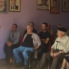 Julio Villarrubia durante su encuentro con los militantes del PSOE de Coyanza.