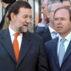 Mariano Rajoy  junto al portavoz del partido en el Senado, Pío García-Escudero, ayer en Madrid