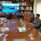 La delegación ponferrada, con Merayo en el centro, reunida con la autoridad portuaria de Algeciras. DL