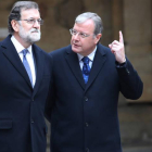 Mariano Rajoy y ANtonio SIlván en el Claustro de San Isidoro, donde sze reunieron las Cortes de 1188, el primer parlamento de Europa. RAMIRO / JESÚS