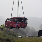 Tareas de rescate en el accidente de un autocar en Francia.
