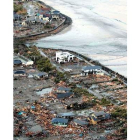 Vista aérea que muestra las casas destruidas en Iwaki tras el tsunami provocado por el terremoto