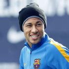 Neymar durante el entrenamiento de la plantilla azulgrana en la Ciudad Deportiva Joan Gamper.