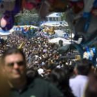 Cacabelos se llenó ayer con una multitud que asistía a la feria de la Cruz de Mayo y la del Vino