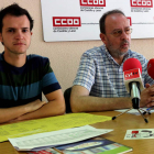 Diego Hierro e Ignacio Fernández explican los servicios a la juventud de CC OO.