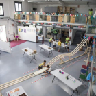 El FabLab ofrece a los niños este verano la posibilidad de crear sus propios vehículos y que circulen por la pista Nerdy Derby.