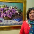 Juan Pastor ante uno de los lienzos que puede verse en la exposición.