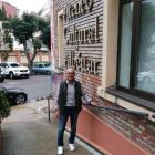 Miguel Ángel Barreales, ayer, en la entrada del Ateneo Cultural El Albéitar, en donde se encuentra su despacho. P. RODRÍGUEZ
