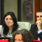 La concejala del PSOE, Paula Rodríguez, se abstiene en la votación lo que permite aprobar el punto por el voto de calidad del alcalde, Samuel Folgueral.