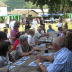 Los mayores disfrutaron jugando a las cartas y al bingo.