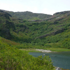 El lago de La Baña, de origen glaciar, es uno de los recursos más impresionantes de la zona. DL