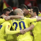 Los jugadores del Villarreal celebran el triunfo.