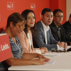 Los socialistas Carmen Morán, Andrea Fernández, Cendón, Salvador Vidal y Constantino Álvarez. RAMIRO.