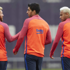Messi, Luis Suárez y Neymar durante el entrenamiento del Barça de ayer. ALEJANDRO GARCÍA