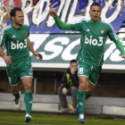 Acorán, a la derecha, celebra con Iván Moreno el gol de la victoria ante el Numancia en Soria.