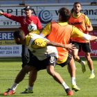 Kamal, primero a la derecha, es un jugador esencial en los planes de Javier Cabello.