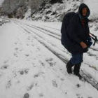 Las rachas de nieve sorprendieron a los ponferradinos durante parte de la mañana y por la tarde