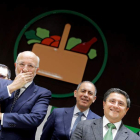 Juan Roig, presidente de Mercadona, junto a parte de su equipo directivo. MANUEL BRUQUE