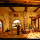 Diorama de la Anunciación del Ángel a María, que recrea el claustro y una celda del siglo XVII del monasterio de Gradefes.