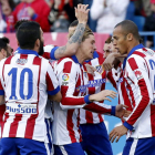 Los futbolistas del Atlético celebran el primer gol ante la Real Sociedad.