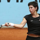 La tenista española Carla Suárez en la primera ronda de torneo Mutua Madrid Open.