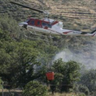 Un helicóptero de la Junta en plena acción.