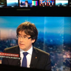 Carles Puigdemont, en los estudios de la televisión pública belga.