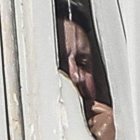 Renzi, a través de la ventana de su despacho del palacio Chigi.