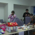 Miembros de Juventudes Socialistas, en la entrega de los regalos de la noche de Reyes