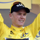Froome celebra en el podio su victoria en la etapa de hoy.