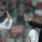 Cristiano y Ancelotti celebran el triunfo blanco en Múnich.