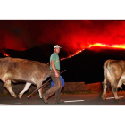 El incendio en el Valle de Pontedo quemó más de 500 hectáreas y las llamas se acercaron al pueblo.