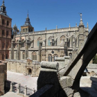 La catedral de Astorga ofrece una panorámica esplendorosa desde la terraza del palacio de Gaudí.