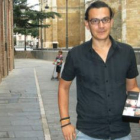 El fotógrafo leonés Pablo García ha reunido en una caja, de la que ha editado ocho ejemplares, cien