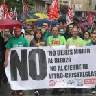 Trabajadores de Vitro Cristalglass en la comarca manifestándose por Ponferrada contra el cierre en junio del 2012.