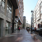 La parada de taxis del centro regresará a la calle Camino de Santiago, en su tramo más cercano a la plaza Lazúrtegui. ANA F. BARREDO.