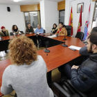 Pleno de Cacabelos celebrado el pasado 7 de diciembre, para conocer la dimisión del alcalde. L. DE LA MATA