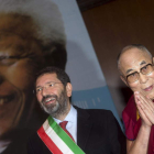 El alcalde de Roma, Ignazio Marino, y el Dalai Lama.