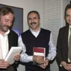 Secundino Serrano con Llamazares y Zapatero en la presentación de su libro