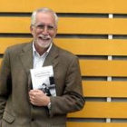 El escritor y académico leonés Luis Mateo Díez