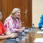 Virginia Barcones, la consejera Pilar del Olmo y la ministra Reyes Maroto, ayer durante su encuentro en Medina del Campo. R. GARCÍA