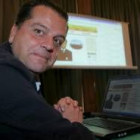 Mario Amilivia presentó ayer su página web para esta campaña electoral