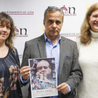 Dolores Alonso, Joaquín Otero y Margarita Torres en la presentación del homenaje a Pereira. DL