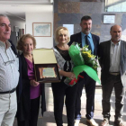Dos hijas de la homenajeada, junto al alcalde, Espeso y Blanco.