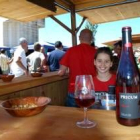 Imagen de uno de los stands que participan estos días en la Feria del Vino de Pajares de los Oteros