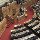 Diputados en el Parlamento de Grecia, durante la votación fracasada para elegir presidente.