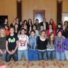 El concejal Abel Pardo, en la última fila en el centro, posa con los estudiantes finlandeses