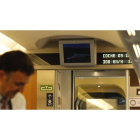 Panel interior del primer AVE a León donde se refleja la velocidad alcanzada por el tren.