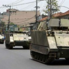 Vehículos blindados de la armada brasileña, en las cercanías de la favela Vila Cruzeiro.