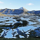 Puebla de Lillo, con nieve mes y medio después de la gran nevada